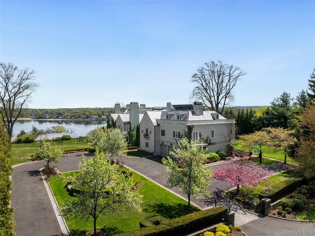 Originally built in 1880 as part of the 200 acre Mott family farm, 6B Blue Sea Lane originally named Gracefield, was transformed into a stately Federal style mansion in 1909 ...