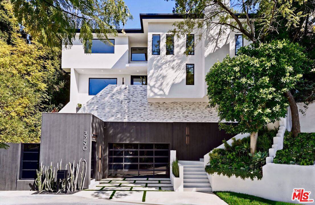3290 N Knoll Dr 3BR Hollywood Hills East La