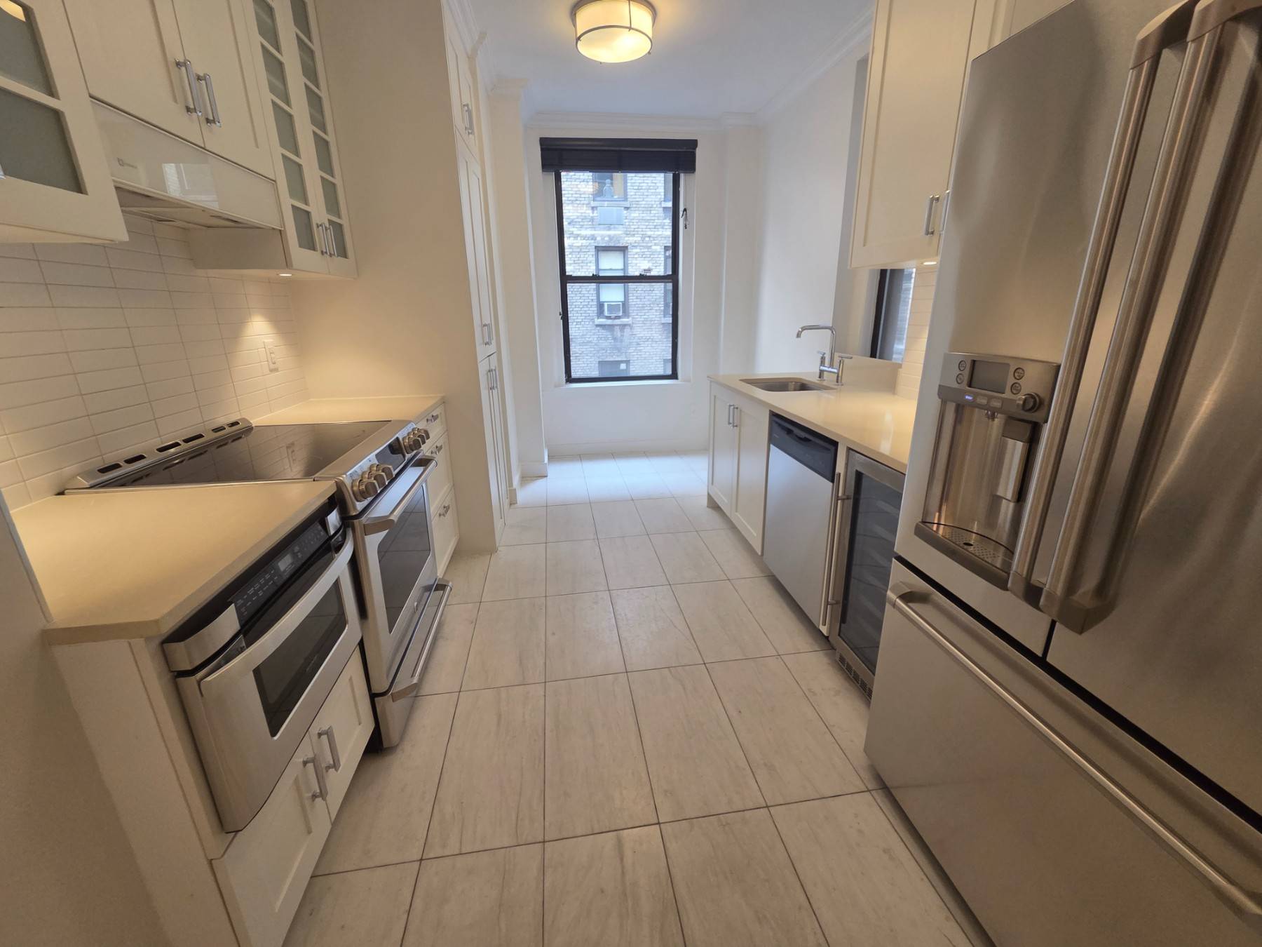 This gorgeous 3 bedroom 2 bath residence features high ceilings, pre war details, updated kitchen finishes, in home washer amp ; dryer, beautiful bay windows and a decorative fireplace.