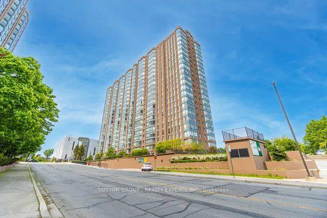 Spacious 1 Bedroom Large Den Condo Prime Location !