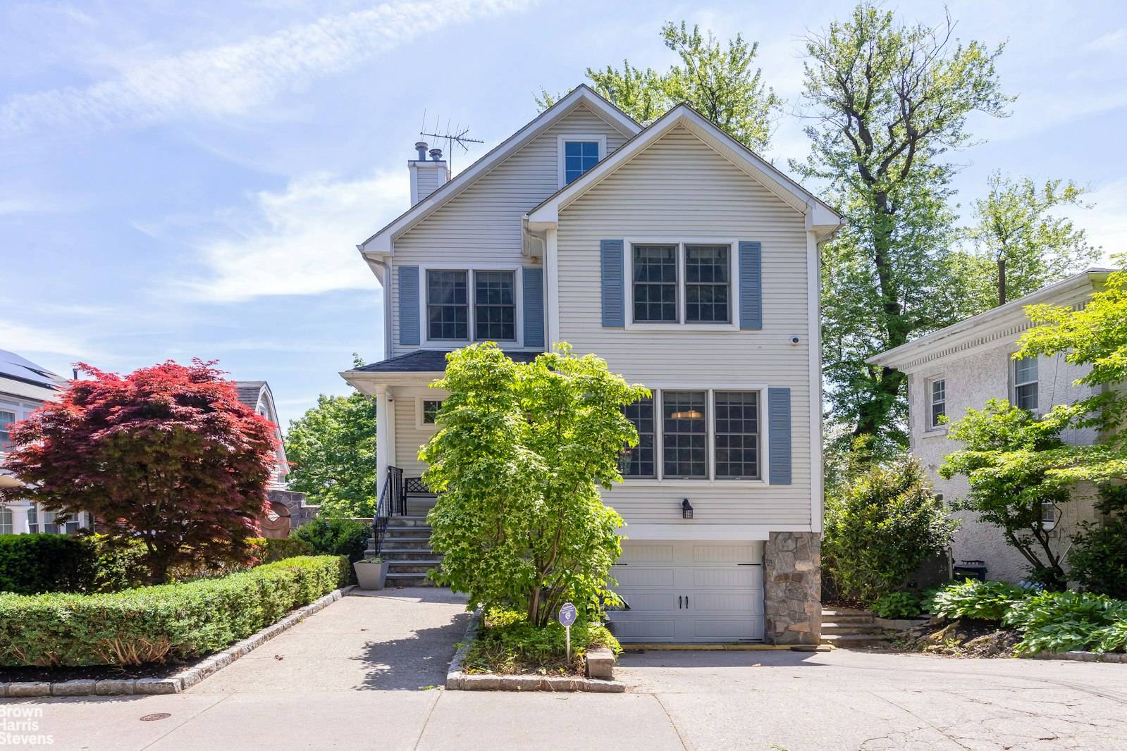 Situated in the Spuyten Duyvil section of Riverdale, this pristine 3 bedroom, 3.