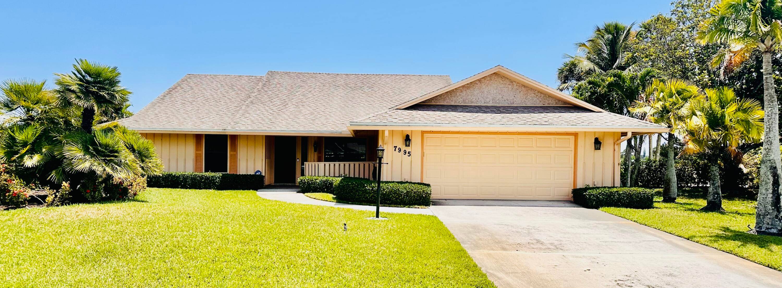 Stunning Home on the 14th Green of the Golf CourseDiscover your dream home nestled right on the 14th green of this beautiful golf course in Hobe Sound.