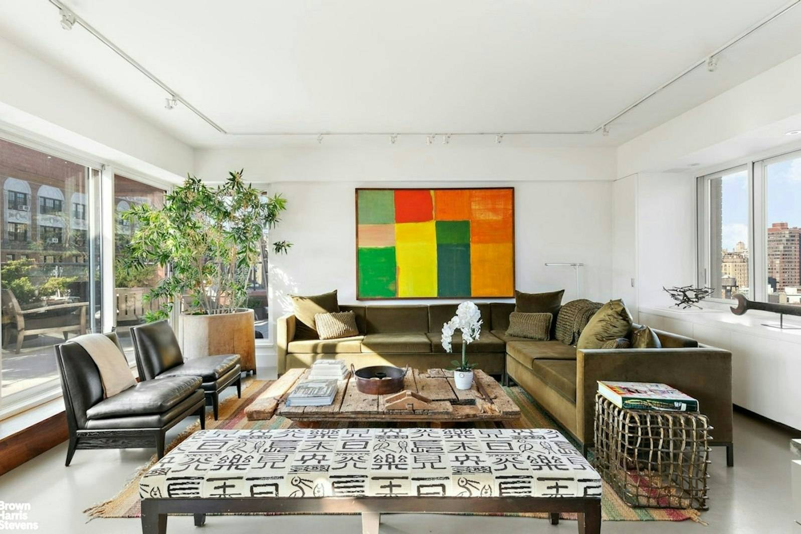 TERRACE, LOCATION and VIEWS Set in the heart of the Upper West Side, find everything you're looking for in a new home.