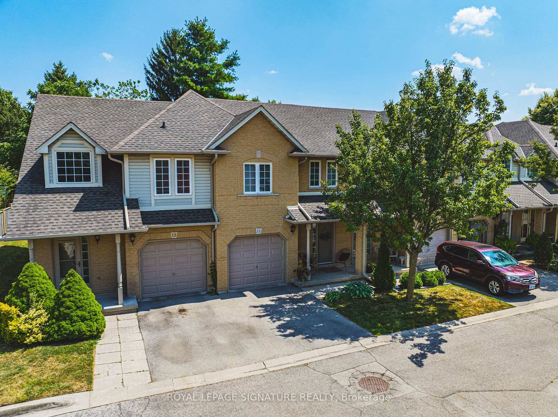 Welcome to Unit 11 at 819 Upper Paradise Road where style meets comfort on Hamilton's sought after West Mountain !