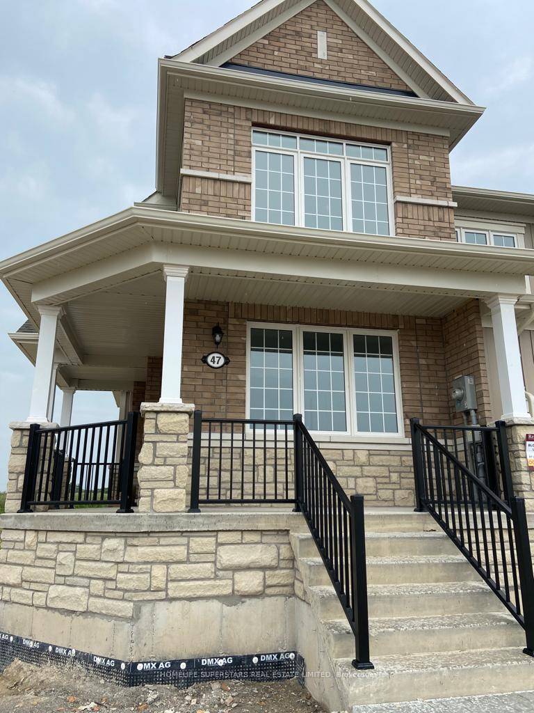 A GREAT LOCATION. APPROX 1800 SQFT, END CORNER FREEHOLD TOWN HOUSE LIKE A DETACH, FULLY PRIVATE.