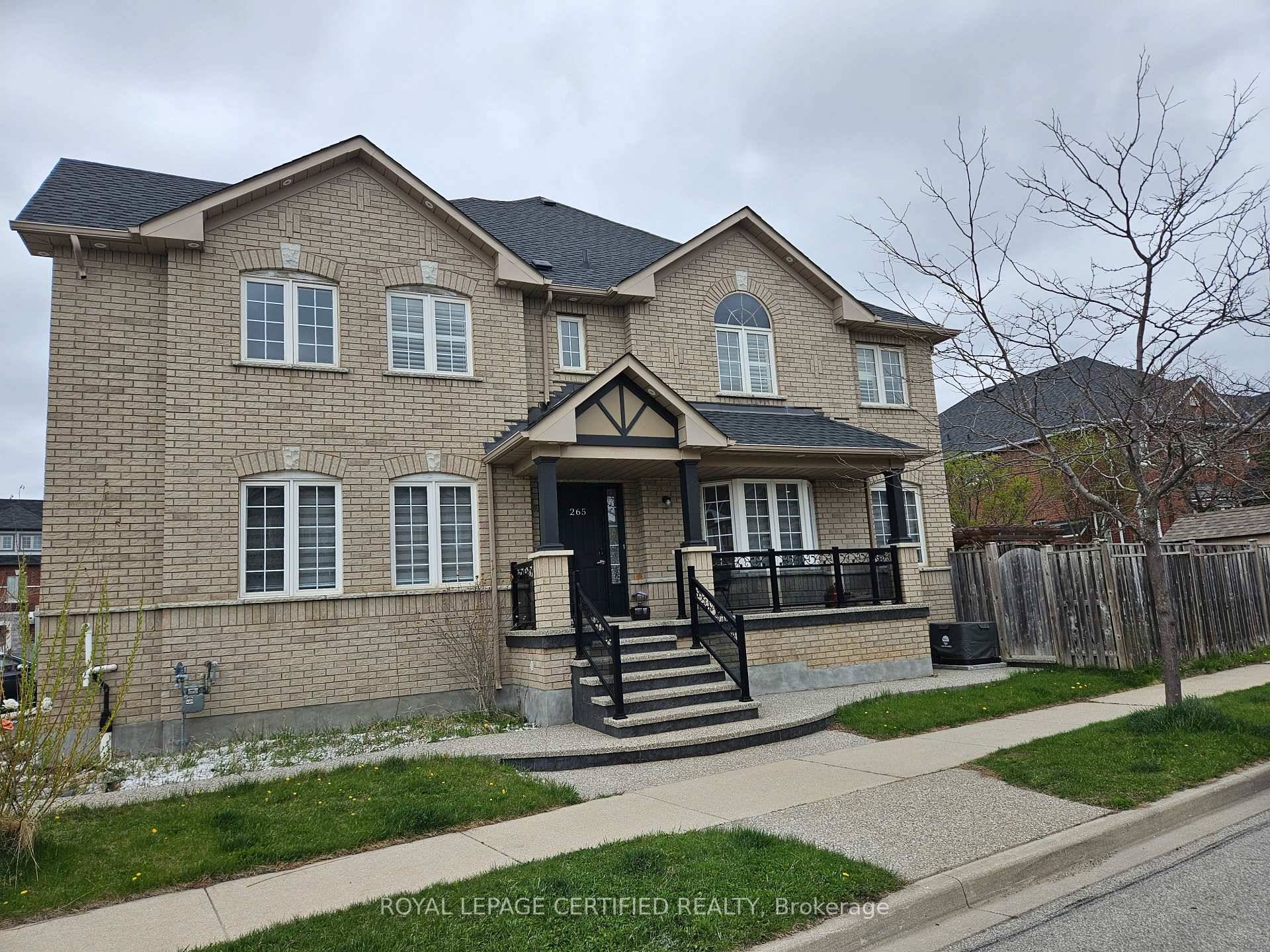 This Huge stunning 2175 sqft.