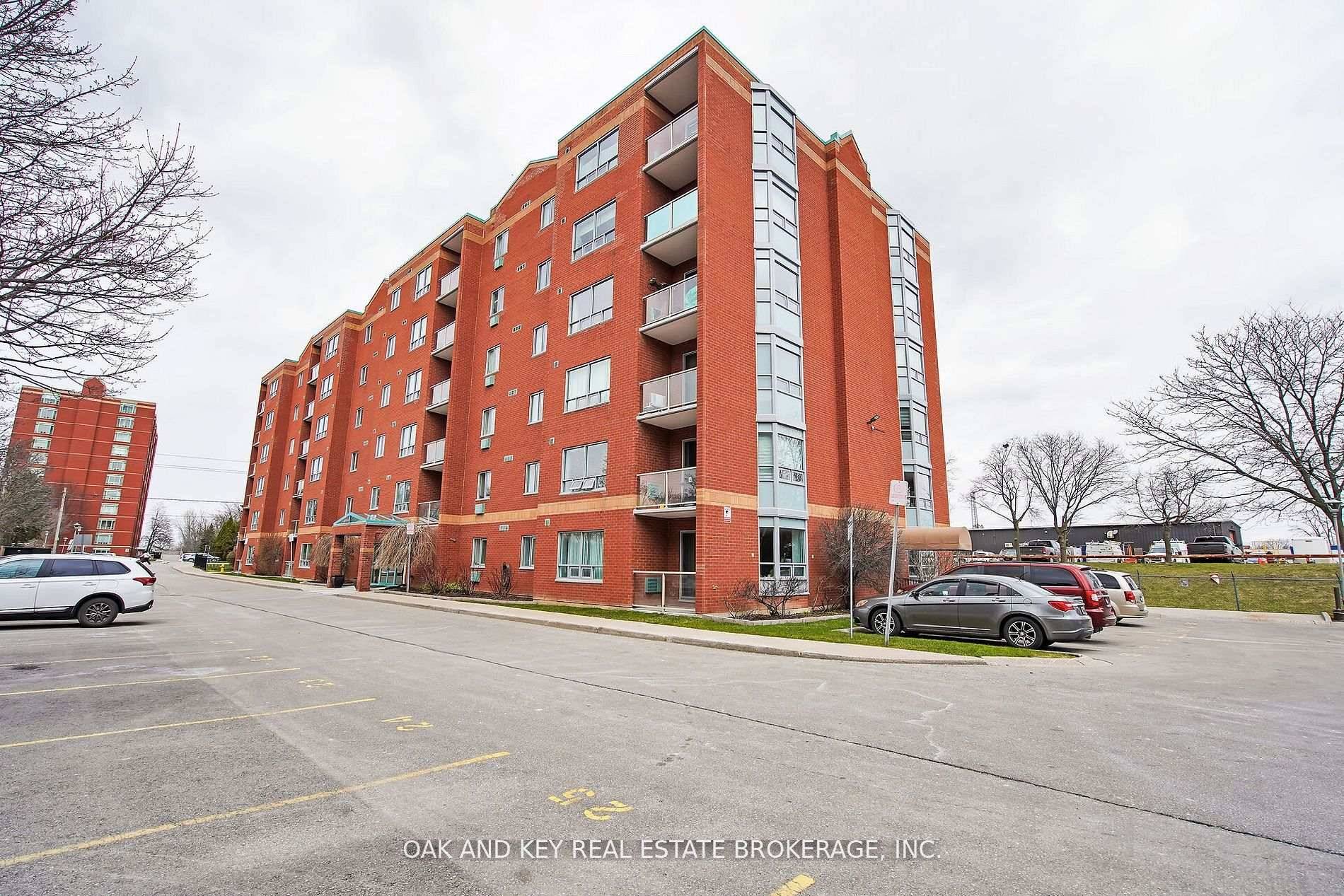 Meticulous Corner Unit 2 Bedroom, 2 Bathroom Condo with Stunning Views in Southwest London.