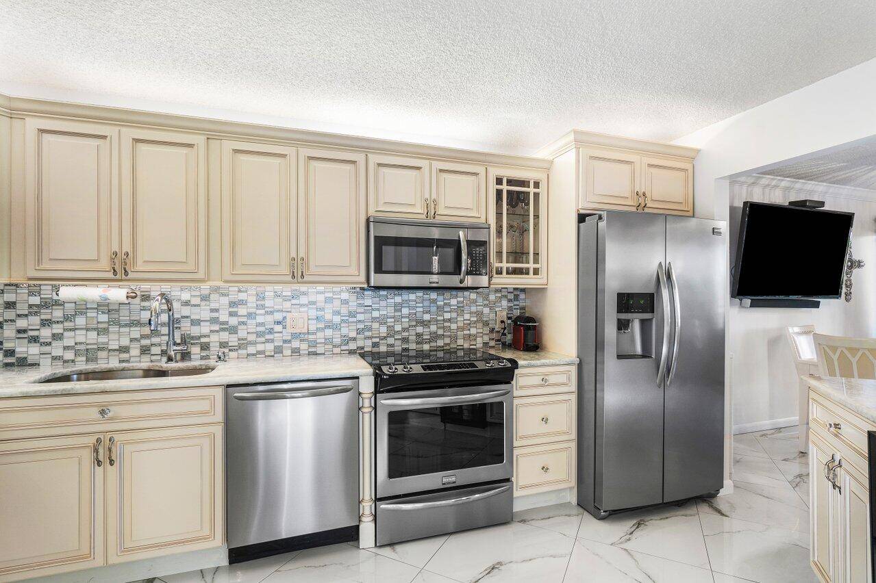 Stylish Renovation in Central Boca Raton Move In Ready !