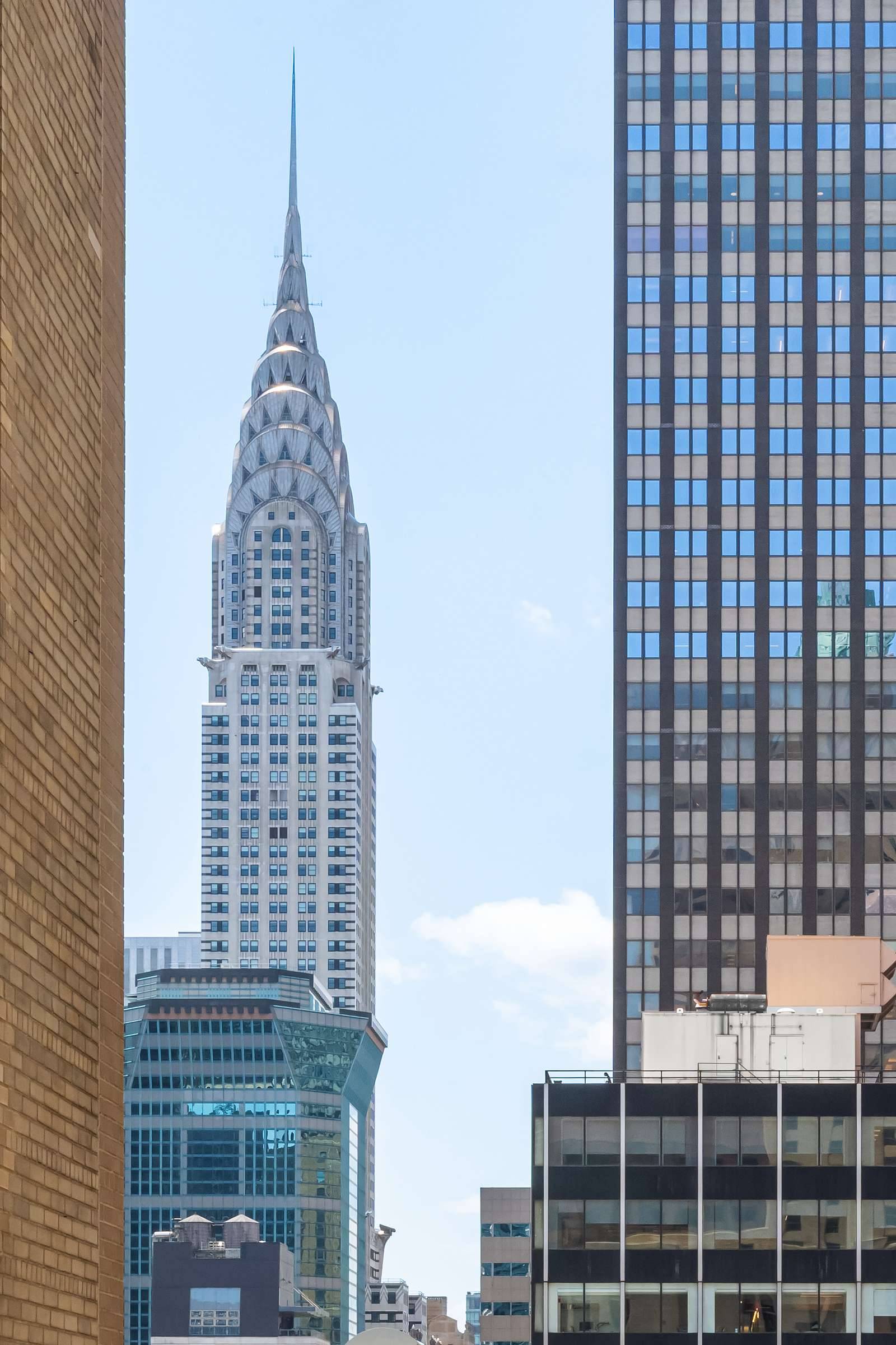 Residents enjoy over 50, 000 square feet of private amenities, separate from the hotel guest areas Wellness amp ; Fitness 25 meter indoor Starlight Pool with skylight overlooking Park Avenue ...