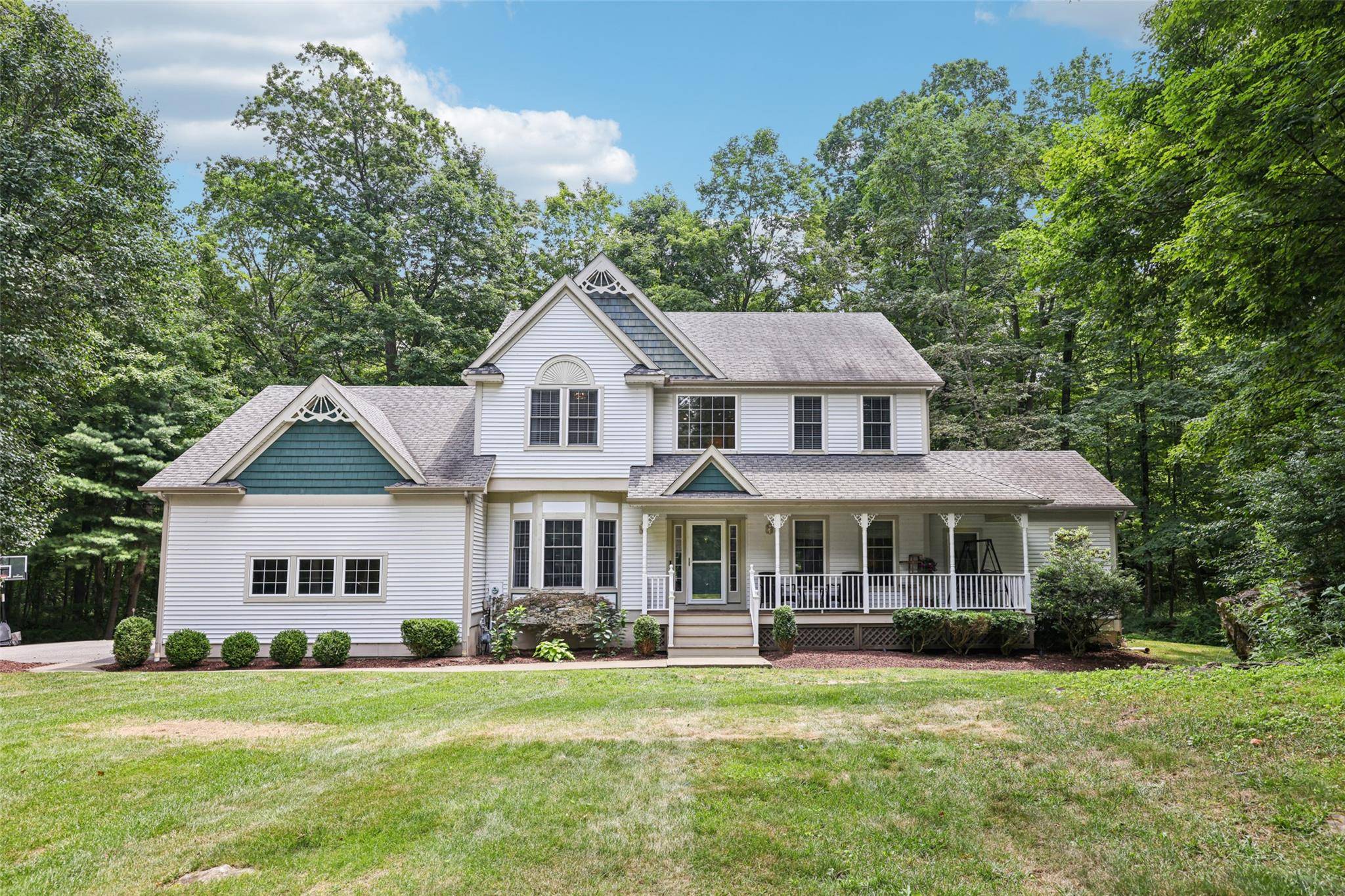 Welcome to this stunning 4 bedroom colonial nestled on a quiet cul de sac in the sought after Horizon Woods neighborhood of charming Warwick.