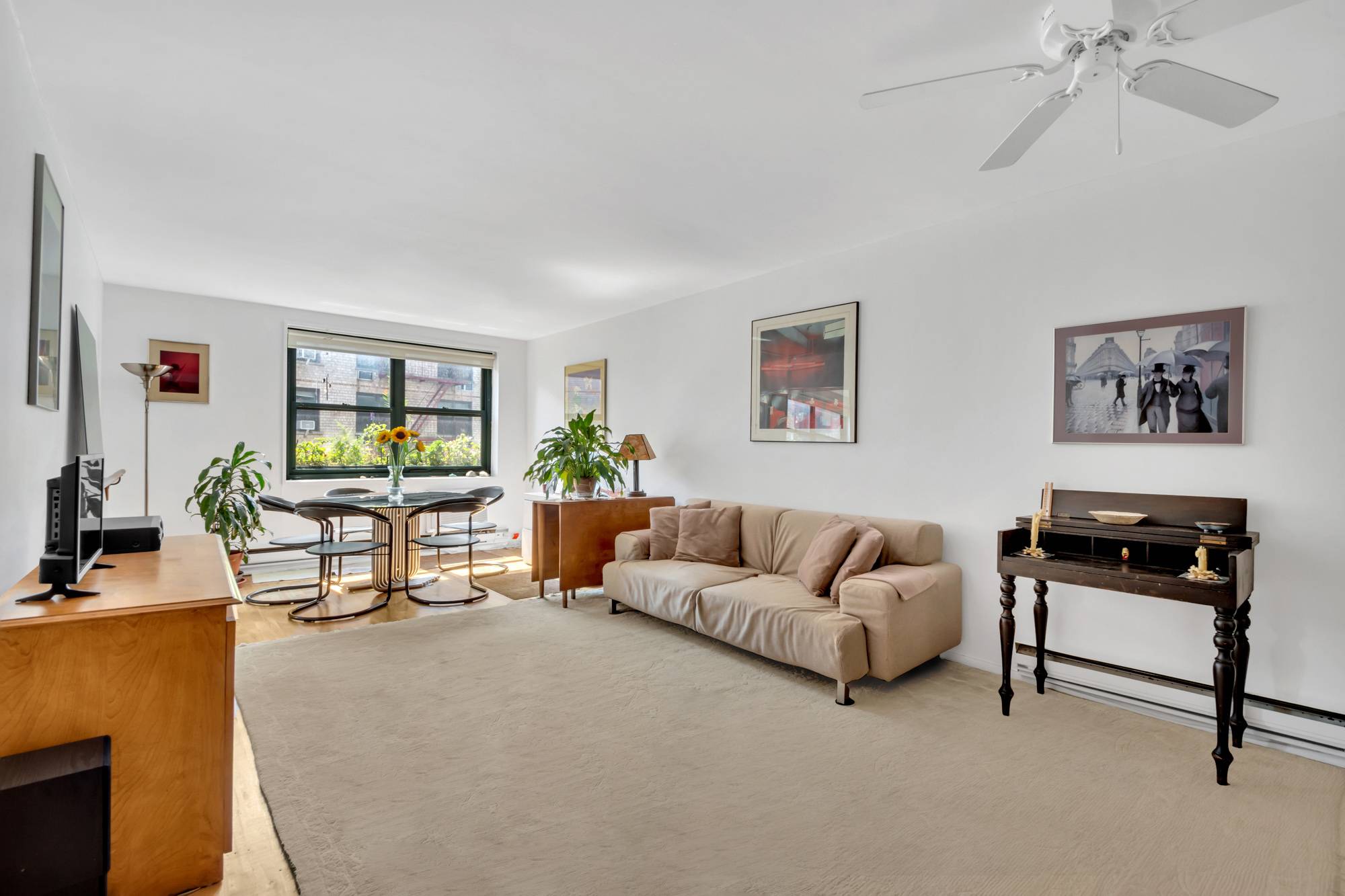 FOUR BEDROOM DUPLEX BRIGHT, QUIET AND ONE BLOCK FROM HUDSON RIVER PARK We are delighted to present a remarkable four bedroom duplex offering serenity and ample space, ideally situated just ...