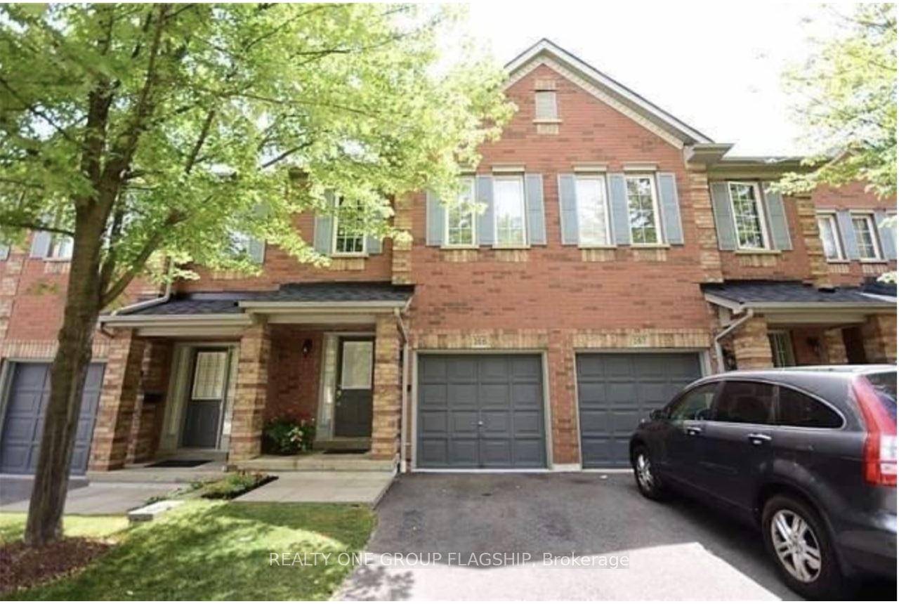 Welcome to your bright 3 storey townhome in the heart of Central Erin Mills !