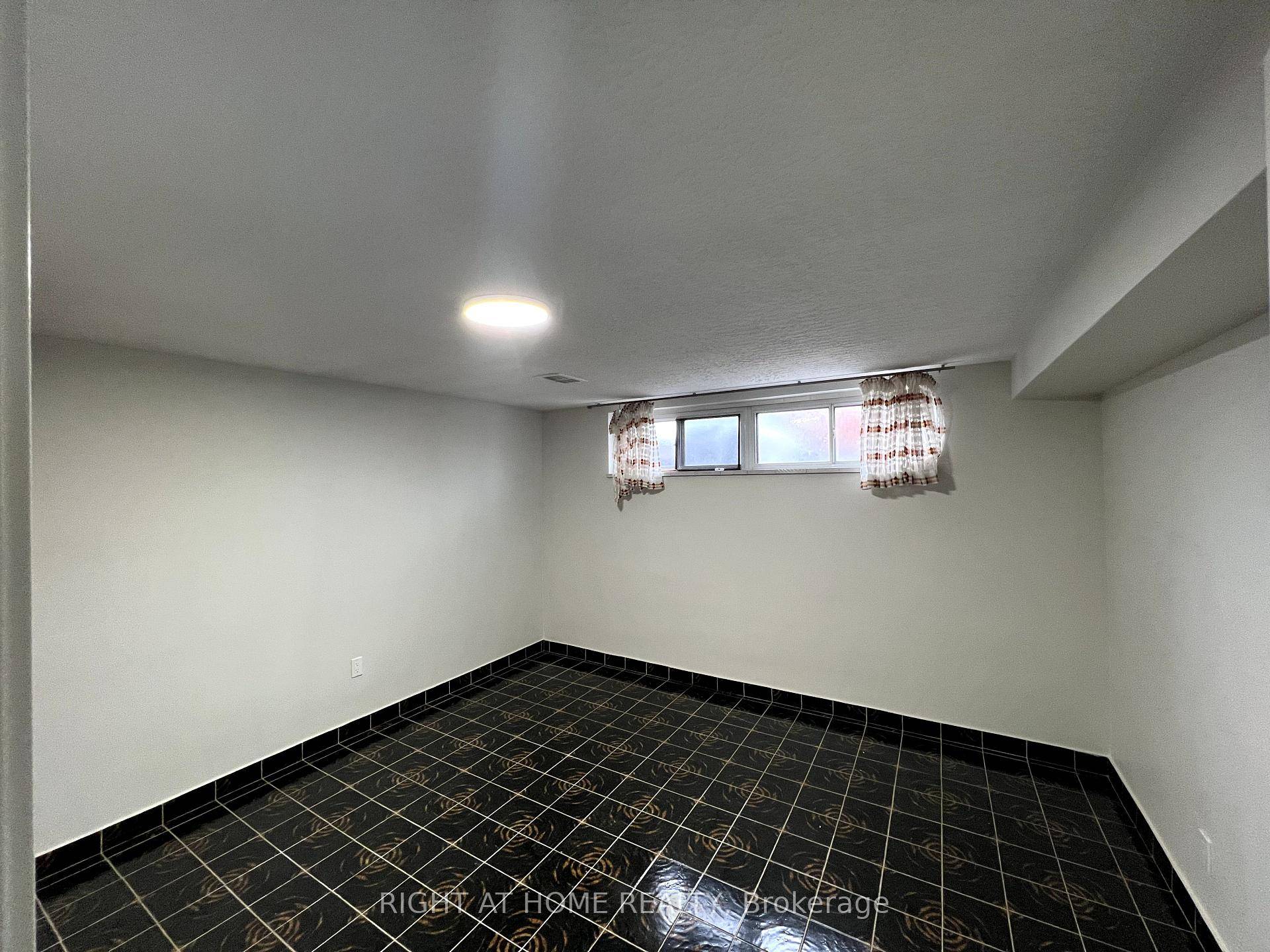 One Bedroom Lease On Bathurst And Steeles !