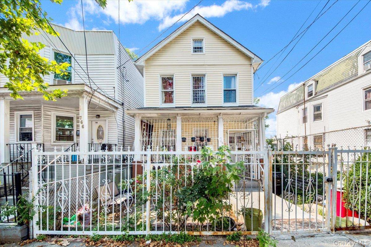 Welcome to this beautifully maintained single family home offering the perfect blend of comfort, space, and convenience.