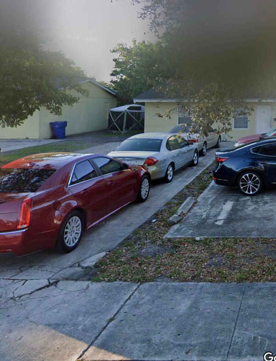 Villa for sale in Riviera Beach.