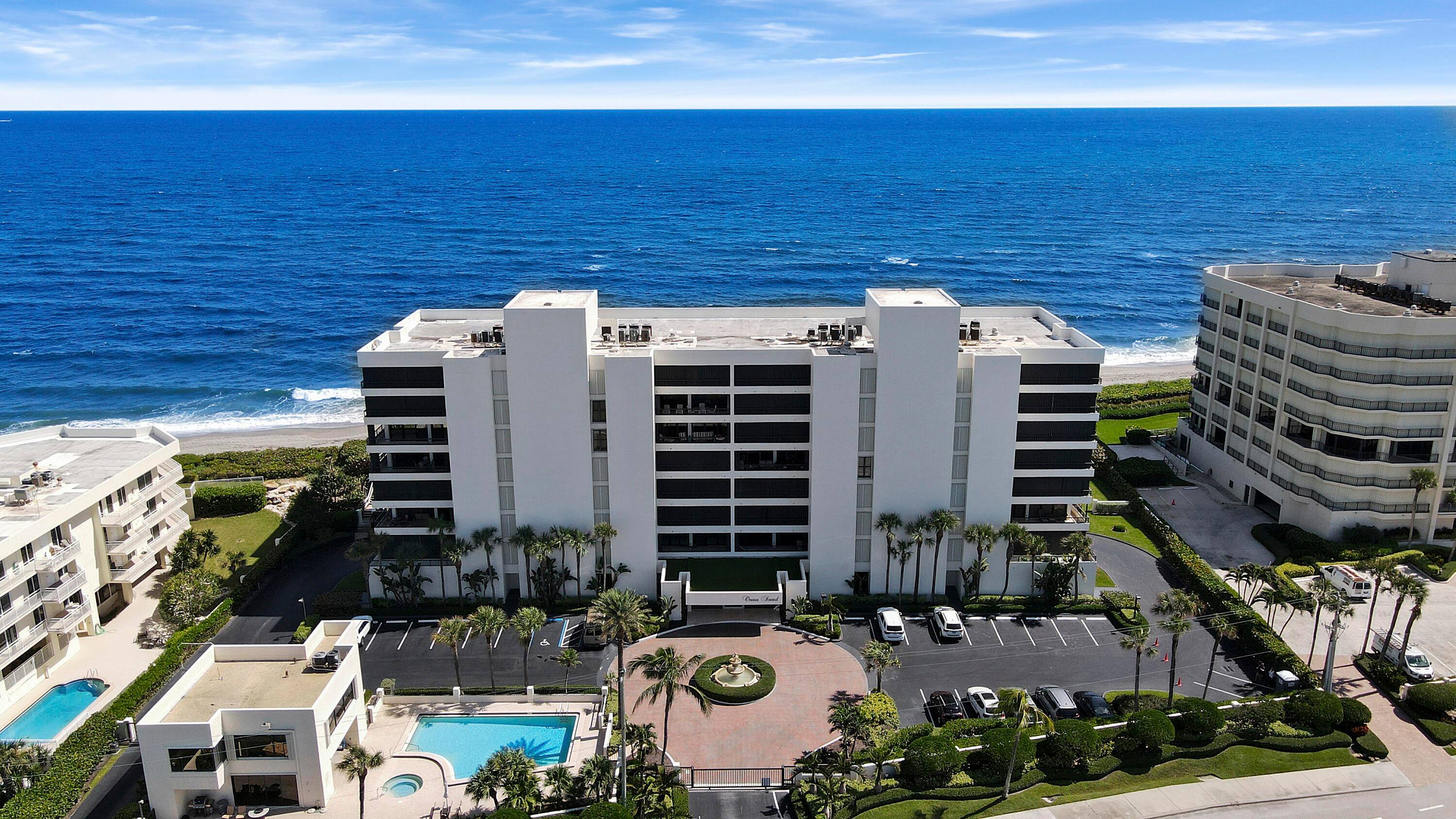 Nestled within the coastal beauty of Ocean Sound, this newly renovated building epitomizes luxury living.