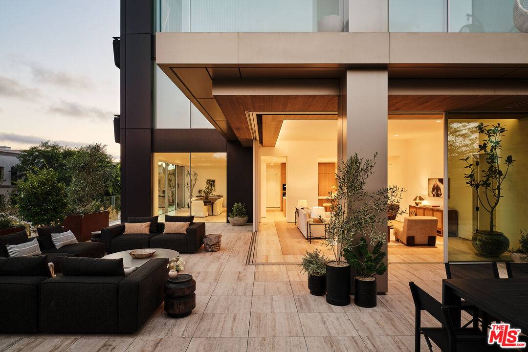 8899 Beverly Blvd 2BR Beverly Grove La