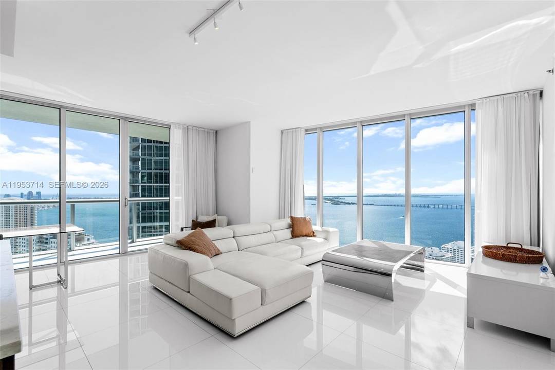 The only tower at Icon Brickell that allows daily rentals making it the ultimate short term investment in Brickell !