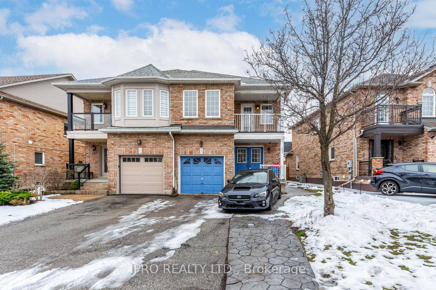 Steps to Vaughan Mills, Highway 400, transit and all amenities this sun filled and spacious home ticks all the boxes !