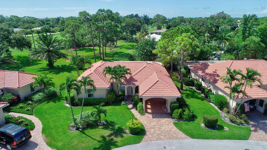 Welcome to 2 Fairway Drive, a beautiful Mediterranean freestanding villa on the golf course with stunning views of the 2nd fairway.