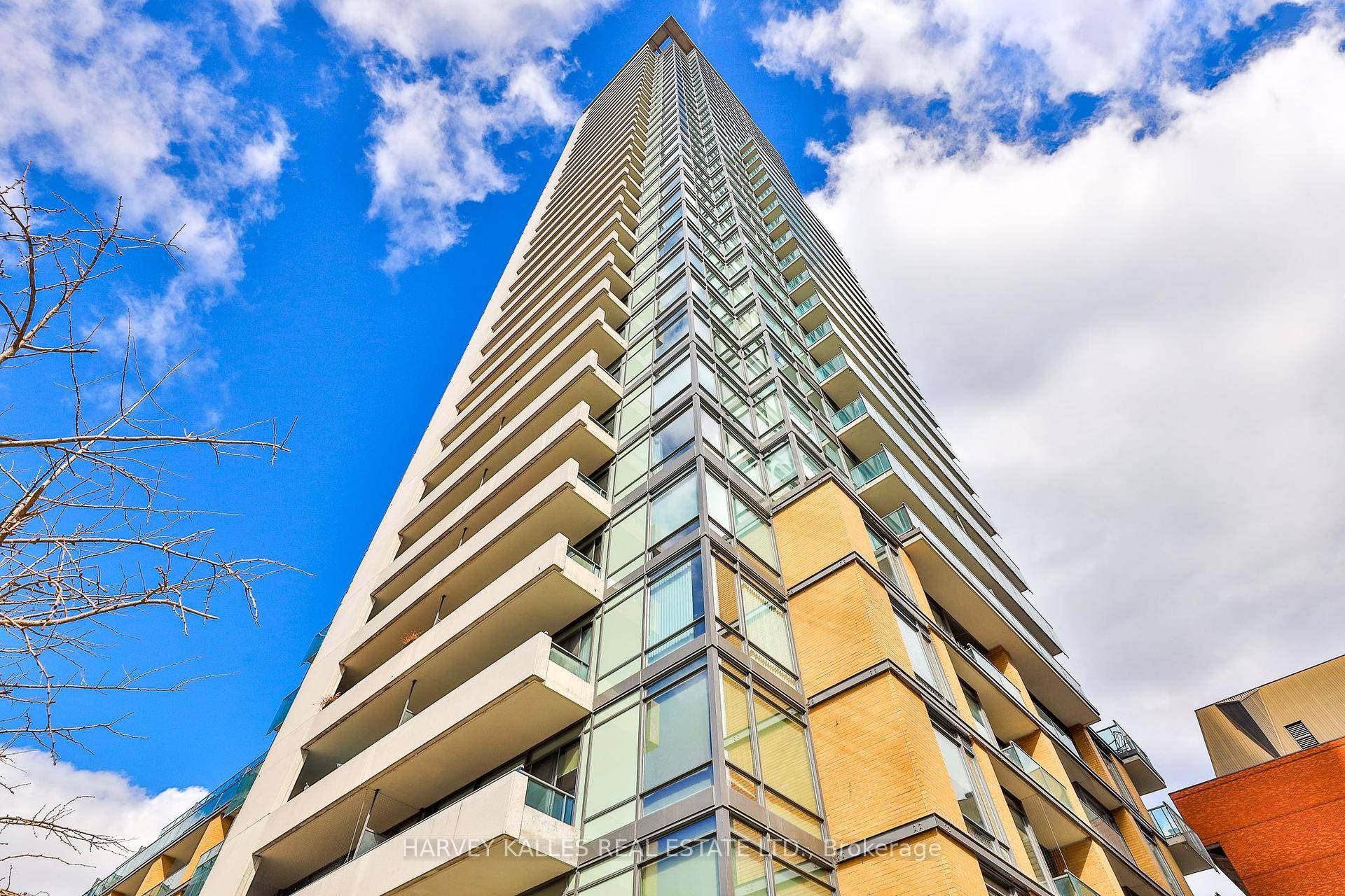 Beautifully appointed 1 bedroom plus den suite in the highly sought after 18 Yorkville located in the heart of Toronto's prestigious Yorkville neighbourhood.