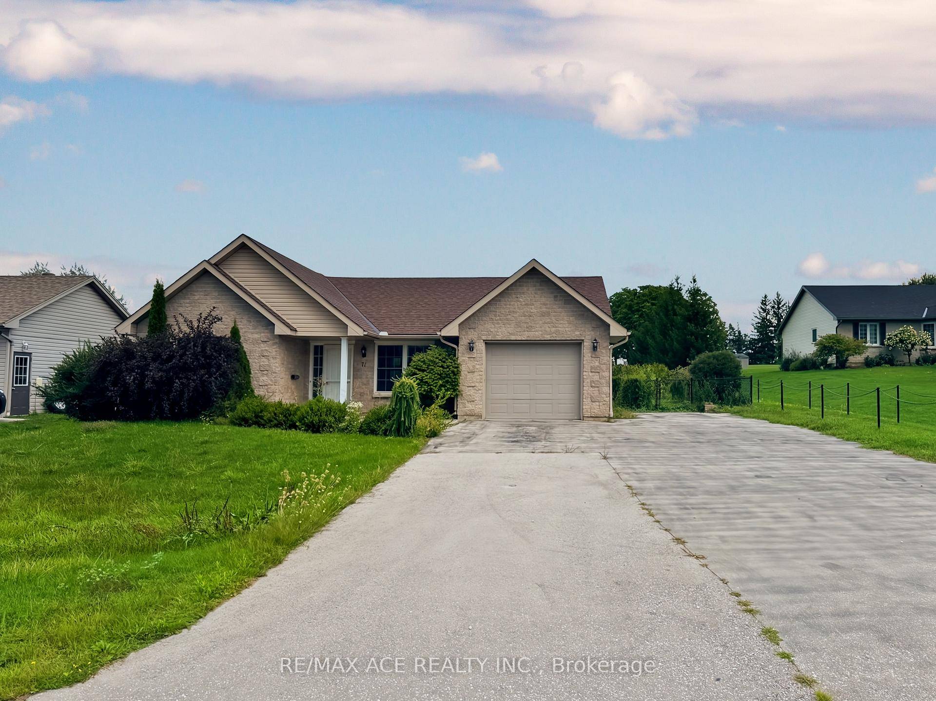 This well designed and newly painted bungalow offers a convenient single level living in the quiet and peaceful town of Tara.