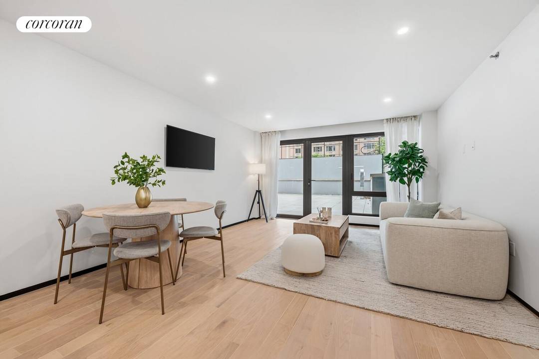 IMMEDIATE CLOSINGS ! Weekday showings available by appointment !