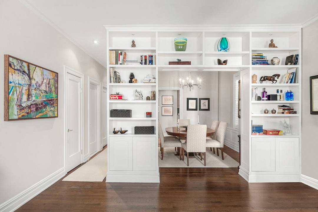 Situated on one of Carnegie Hill's most charming tree lined blocks, residence 4R at 17 East 95th Street is a flawlessly renovated 2 bedroom 2 bath oasis.