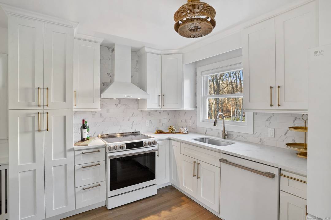 Beautifully Remodeled 3 Bedroom, 2 Bath in Fairfield !