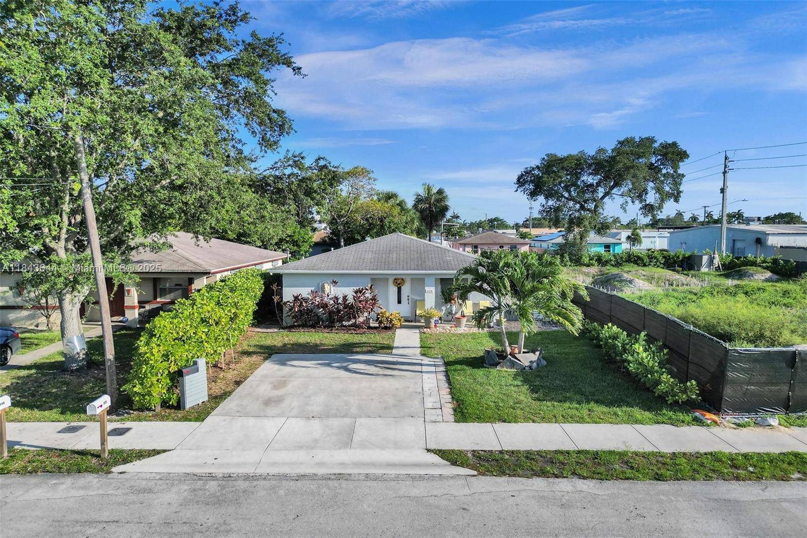 This property qualifies for the RENT TO OWN HOMEOWNERSHIP PROGRAM Blocks away from Wilton Manors, this Oakland Park fully renovated home wont last.