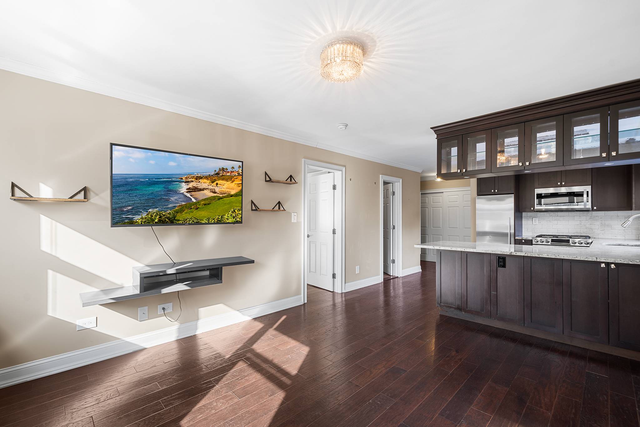 Experience modern city living in this fully renovated 2015 gem, located in a sleek building with a 24 hour doorman, onsite parking garage, and rooftop deck offering spectacular skyline views.