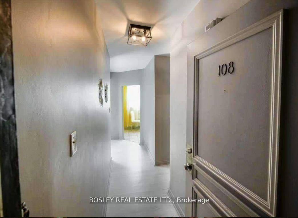 Bright and spacious open concept studio located in the heart of Upper Forest Hill perfect for students, singles or a couple looking for a clean, quiet, and convenient place to ...