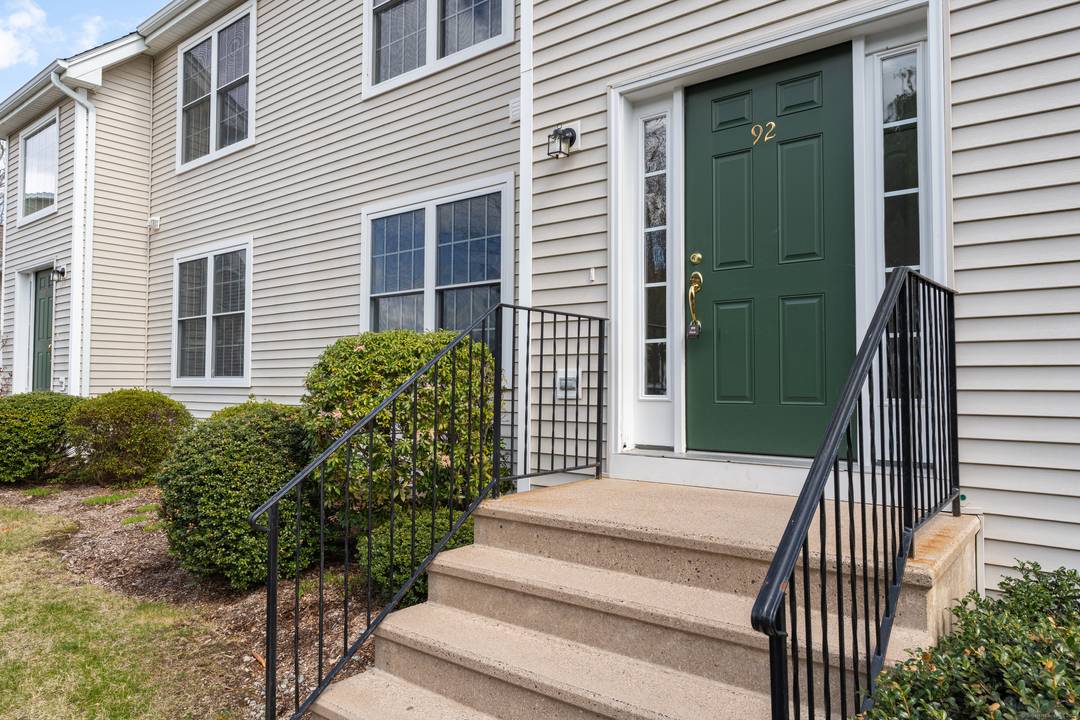 Welcome to Sea Spray, a beautifully maintained condo complex located near town beaches, Rocky Neck State Park, the highway, and charming downtown Niantic.