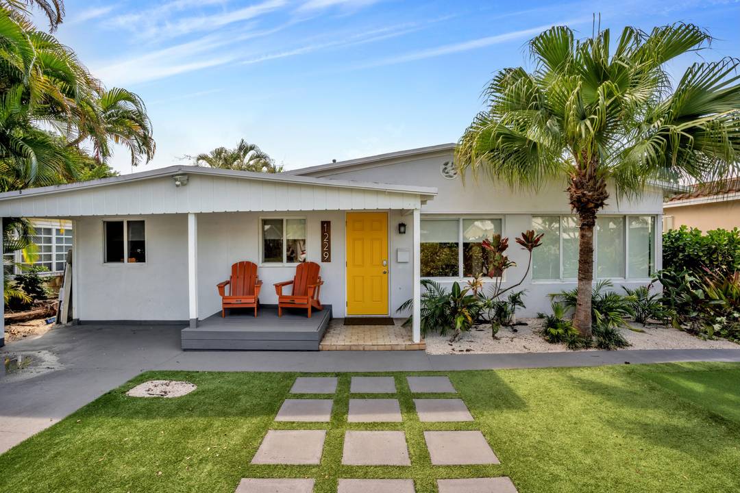 Fully furnished, turn key residence available for short term or extended stays.