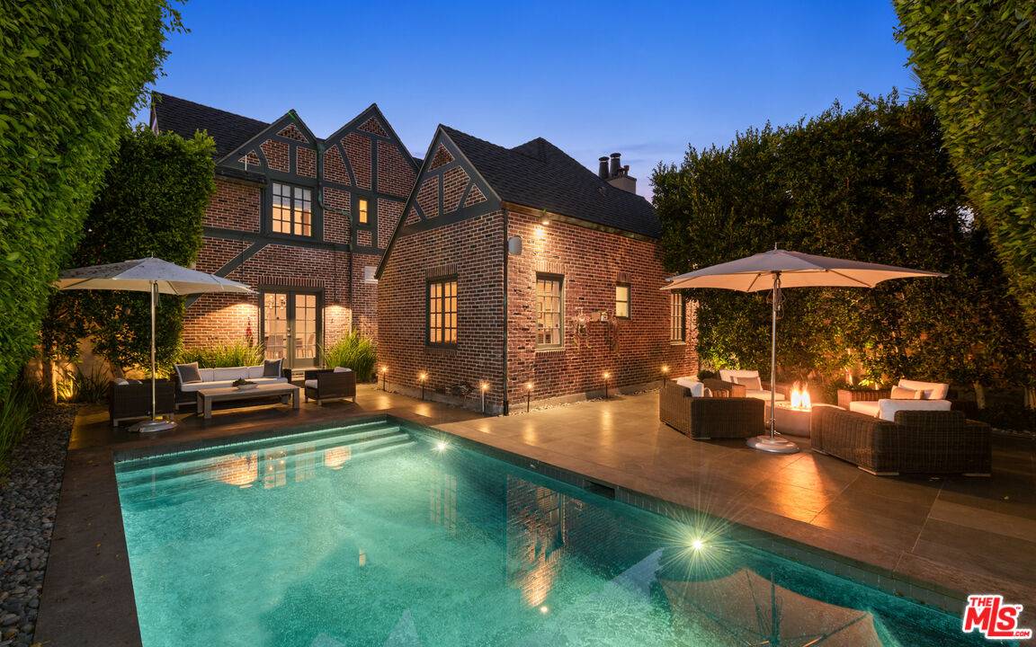 560  S Bronson Ave 5BR La