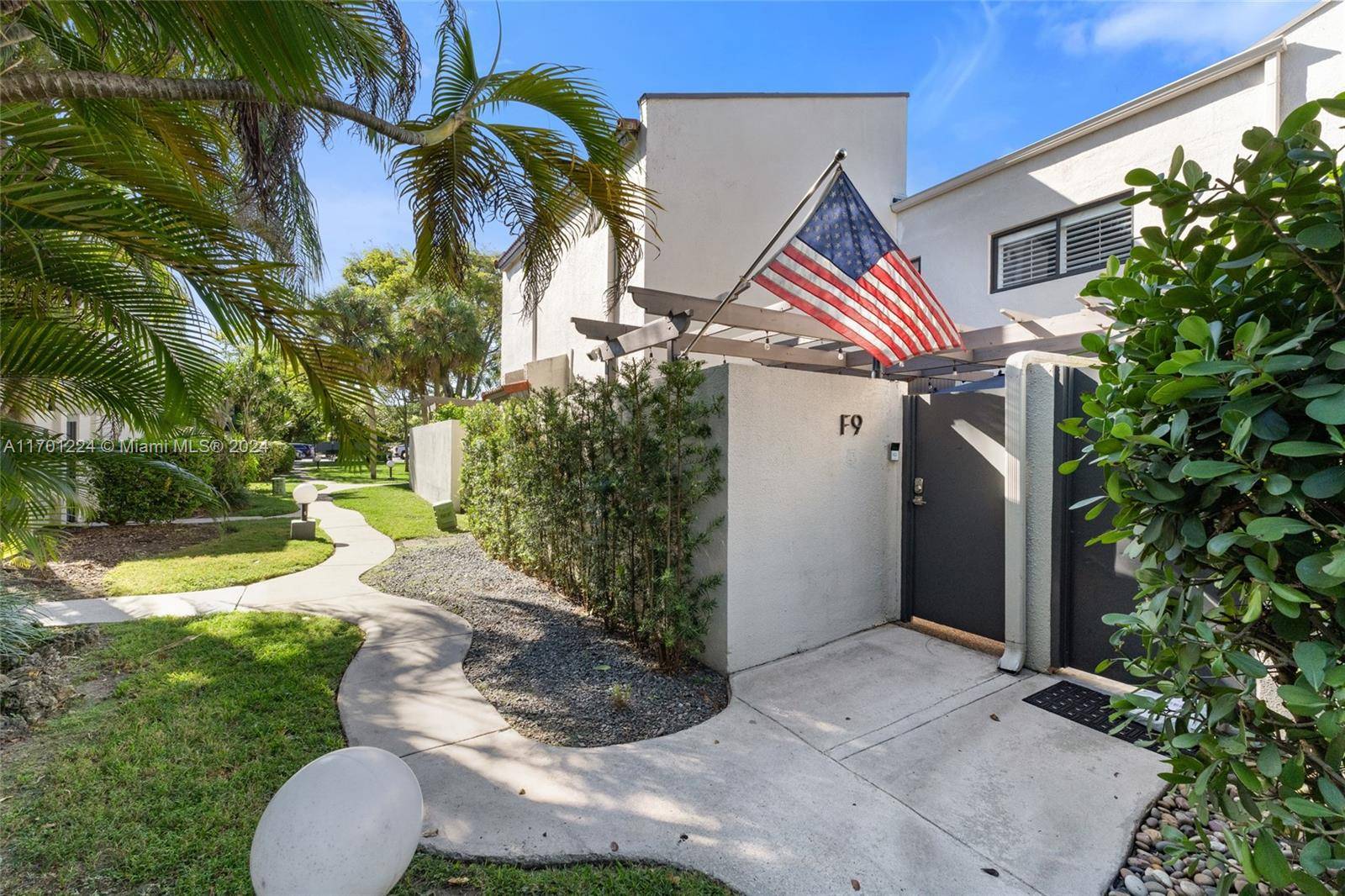 Welcome to this stunning 2 bedroom, 1.