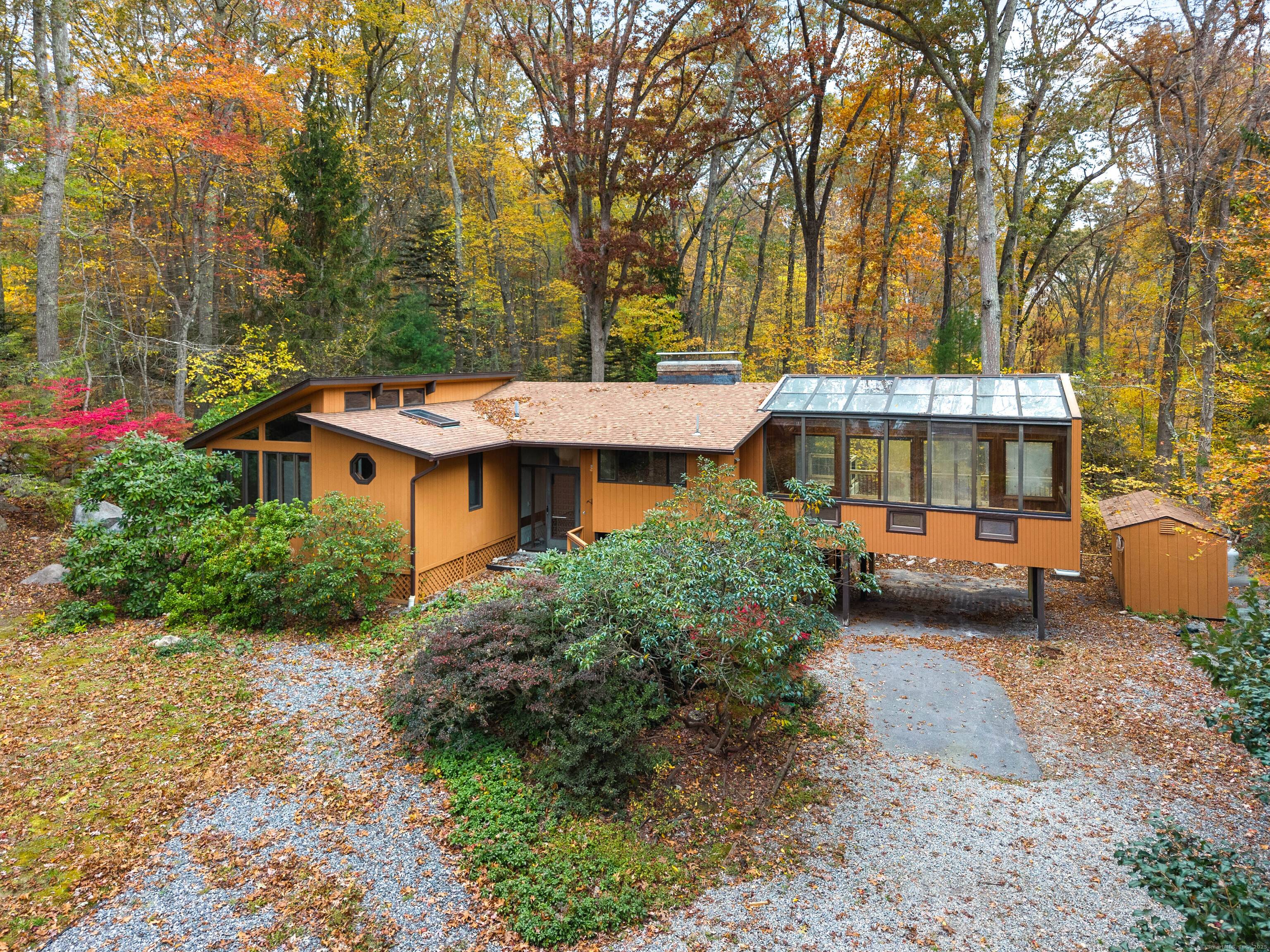 Designed by the renowned Acorn Deck House Company, this striking mid century contemporary blends timeless craftsmanship with modern warmth.