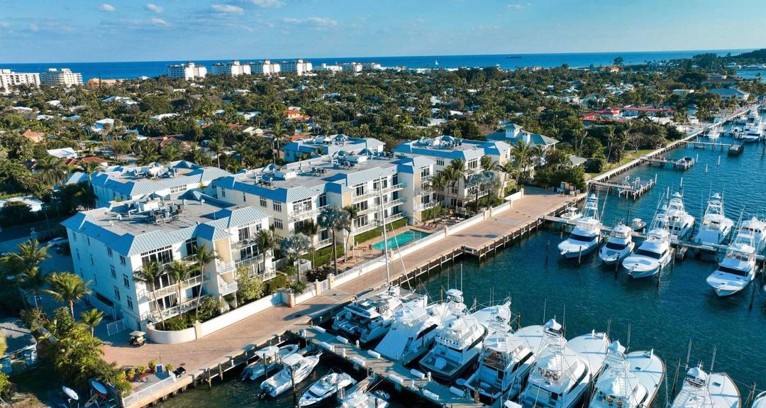 Experience the ease and beauty of yacht club living.
