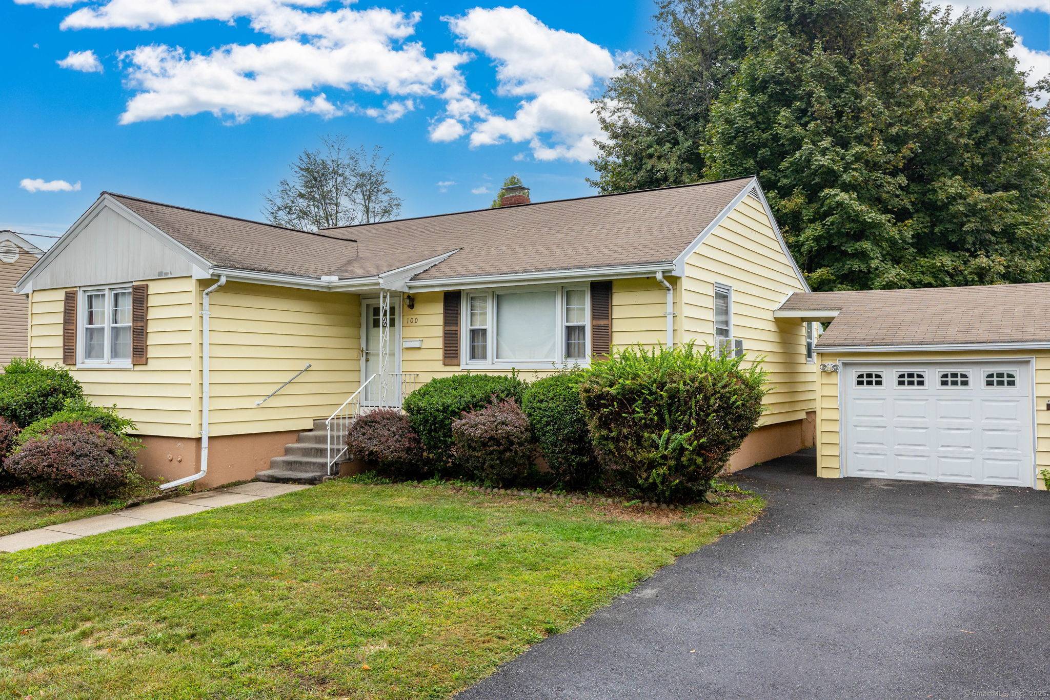 Welcome to this charming 3 bedroom, 1 bath Ranch style home, offering 1, 044 square feet of comfortable living space with classic appeal.