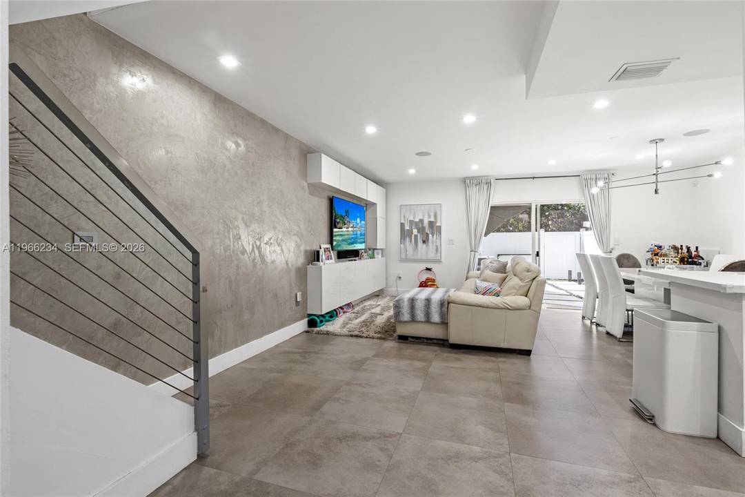 Stylish and move in ready 3 2.