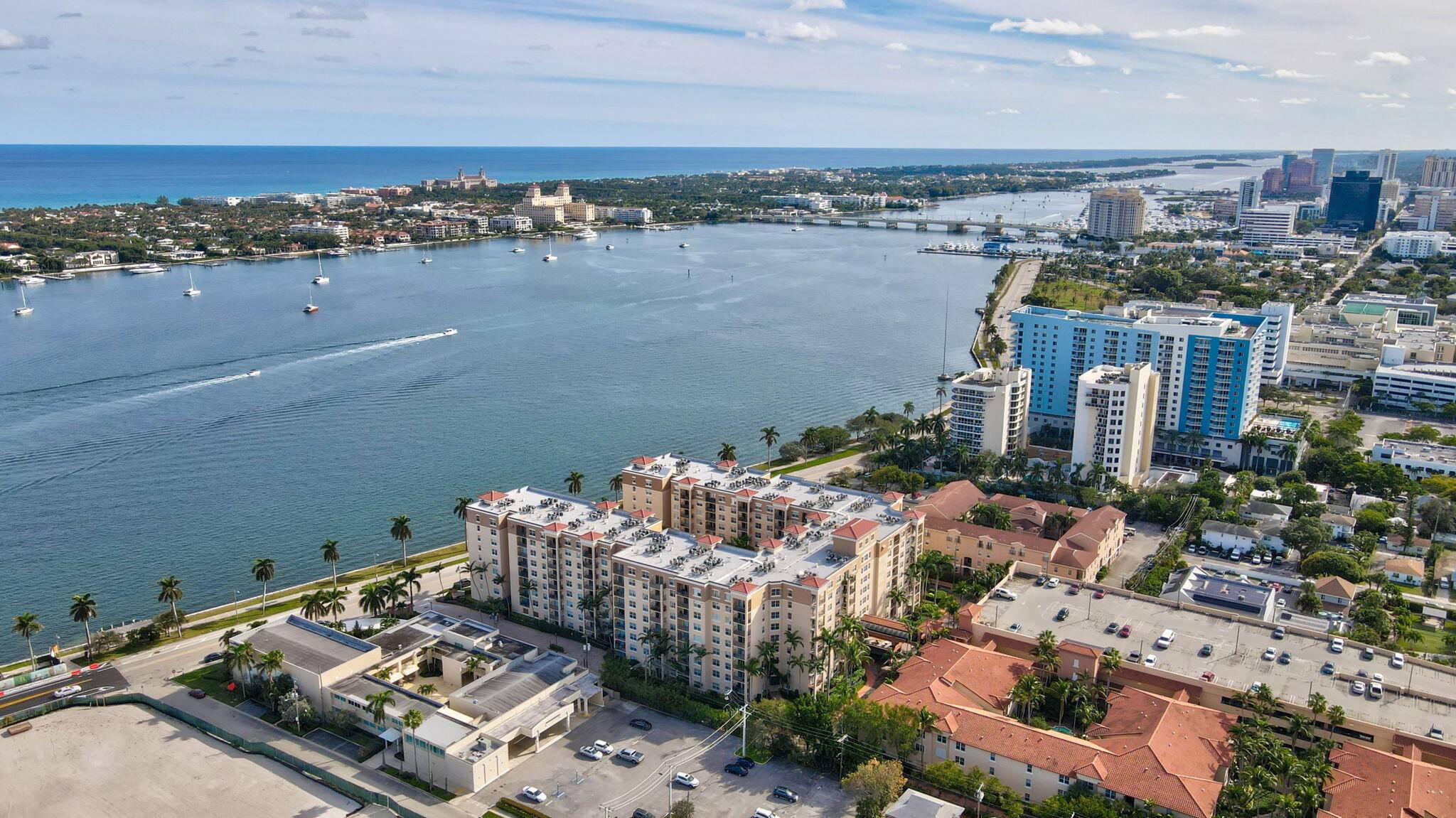 Seasonal Special ! The rent is all inclusive and covers water, cable, electricity and Wi Fi.