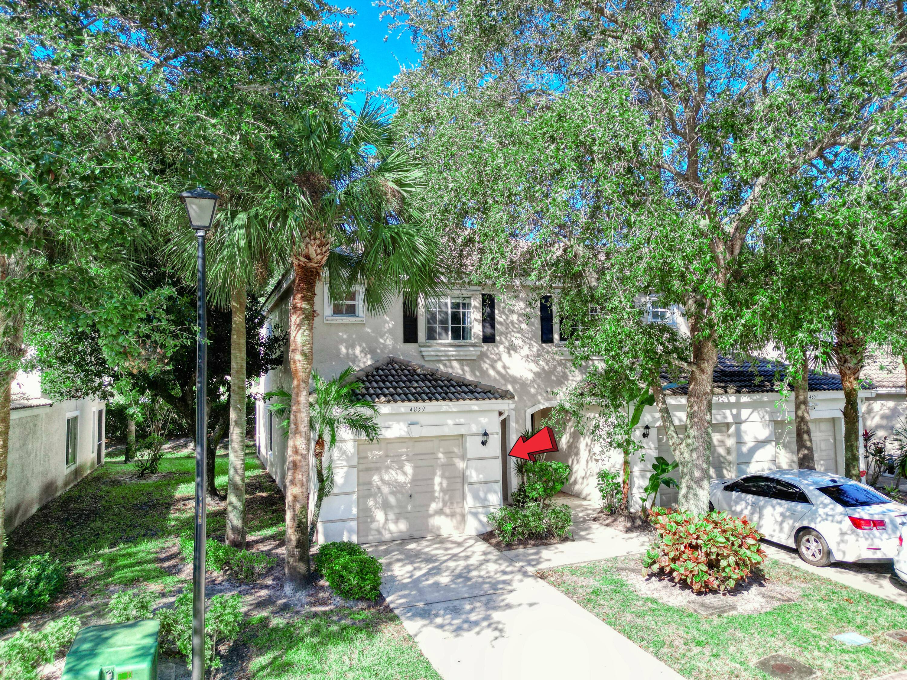 Beautiful corner unit in the gated Jonathan's Cove development centrally located in West Palm Beach.