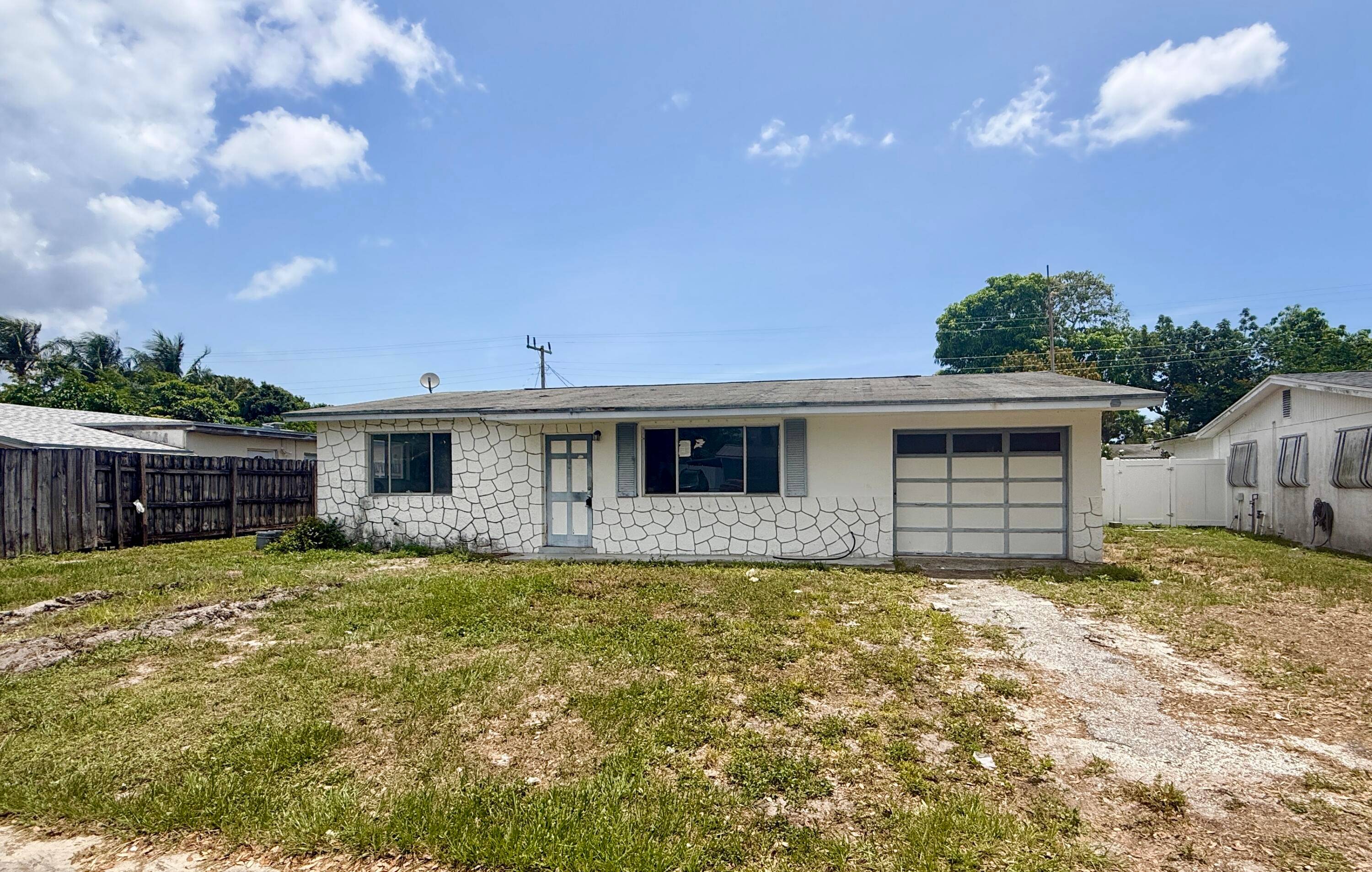 Charming single family home for sale featuring 2 bedrooms, 1 bathroom, and a 1 car garage with no HOA !
