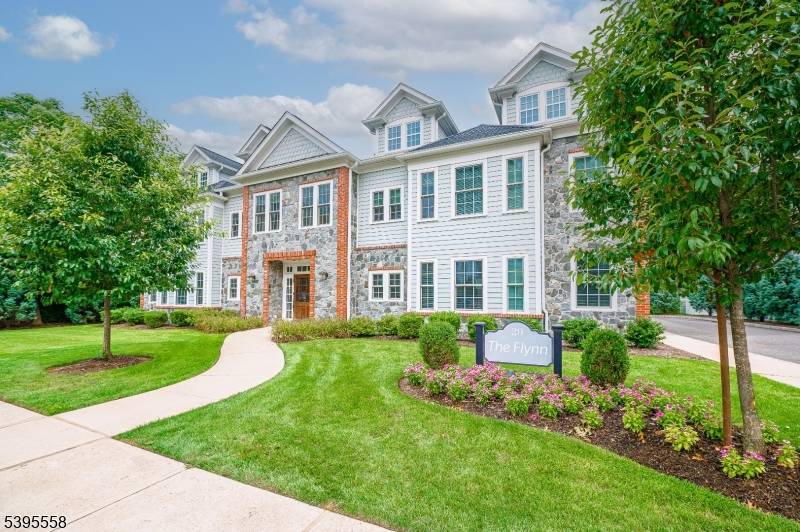 Elevate your lifestyle with this exceptional 2 bedroom, 2 bathroom luxury rental in the heart of downtown Summit.