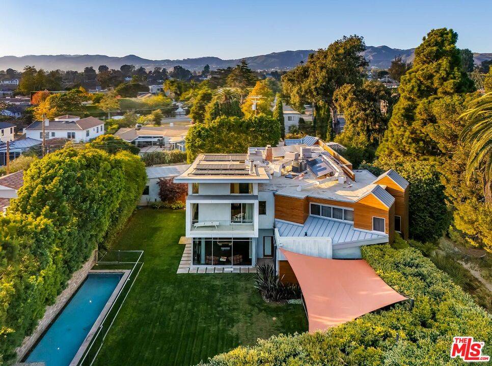 831   Georgina Ave 5BR Pacific Palisades La