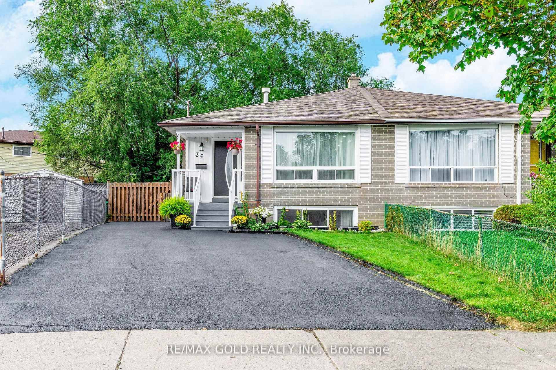An excellent opportunity to secure a Fully Renovated Top to Bottom 3 2 Bedroom Semi Detached property in North Brampton, offering bright and functional living space.