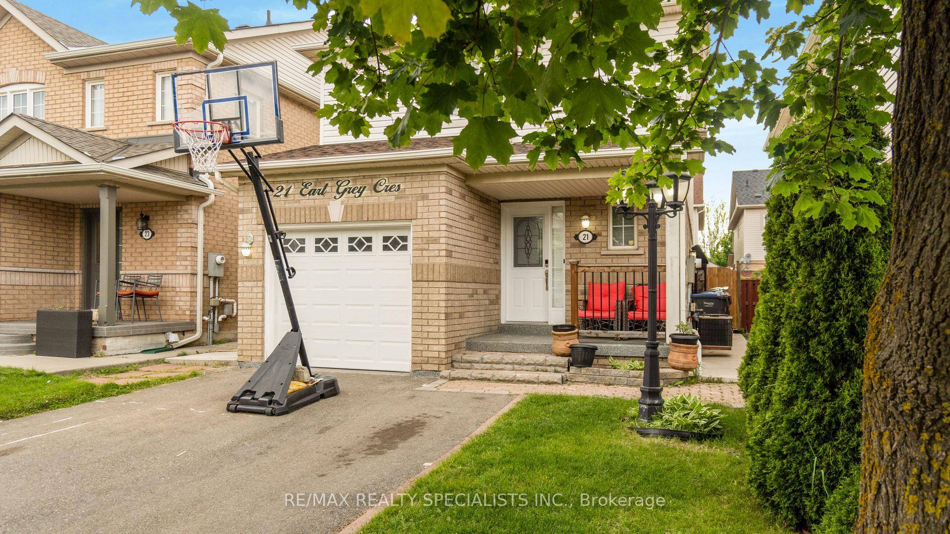 Fantastic opportunity to own this 3 1 bedroom, 3 bath detached home nestled in highly sought after Fletcher's Meadow community of Brampton.