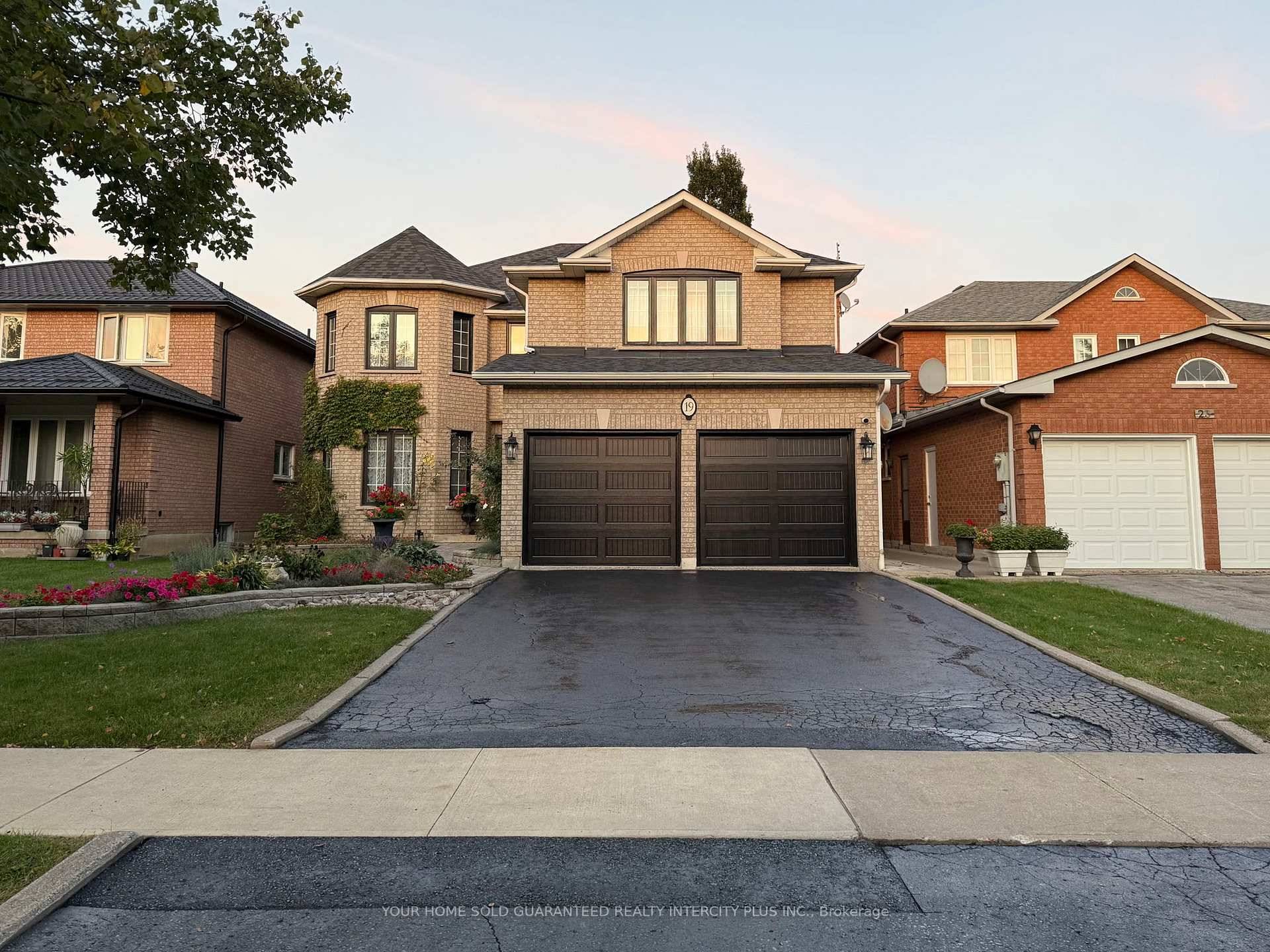 Spotless Family Home in Highly Sought After Woodbridge !