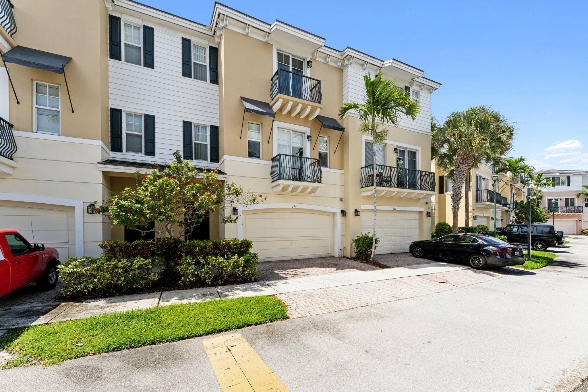 One of a kind stunning Tri Level Townhome 3 bedroom 3.