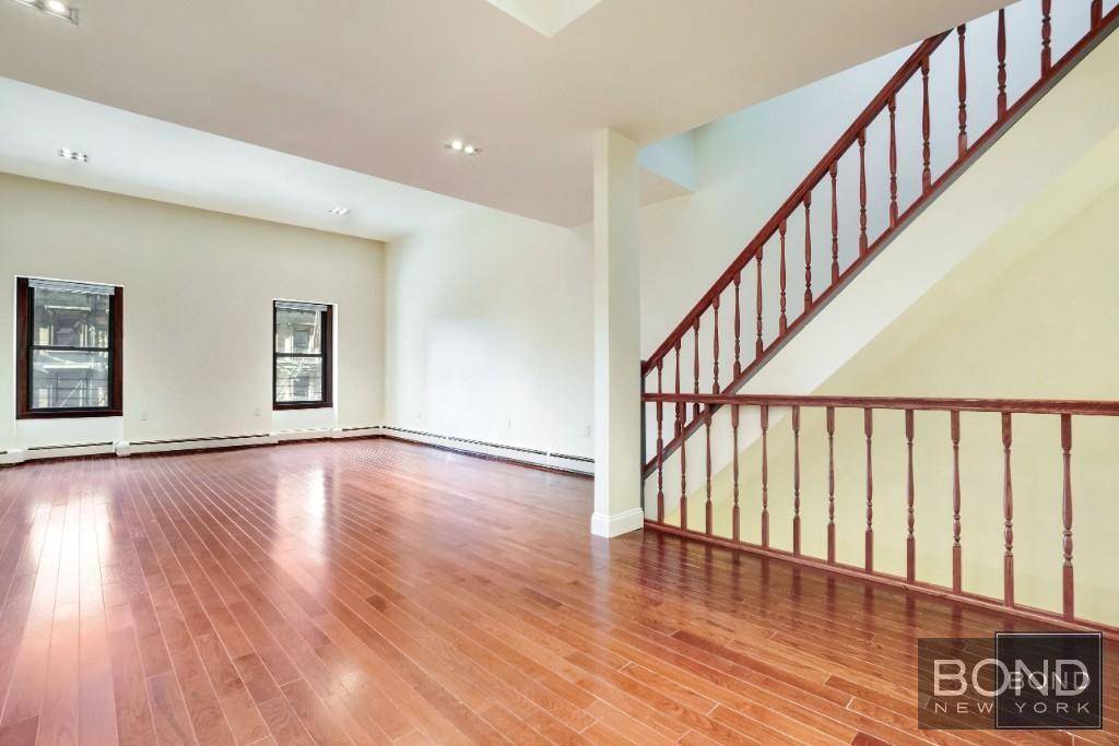 This four bedroom, three full bath apartment has undergone a full renovation and has carefully and masterfully created a high end 1, 900 SF townhouse feel home within a low ...
